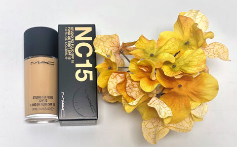 M.A.C STUDIO FIX FLUID SPF 15 FOUNDATION "NC15"