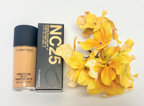 M.A.C STUDIO FIX FLUID SPF 15 FOUNDATION "NC25"