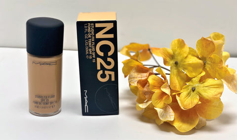 M.A.C STUDIO FIX FLUID SPF 15 FOUNDATION "NC25"