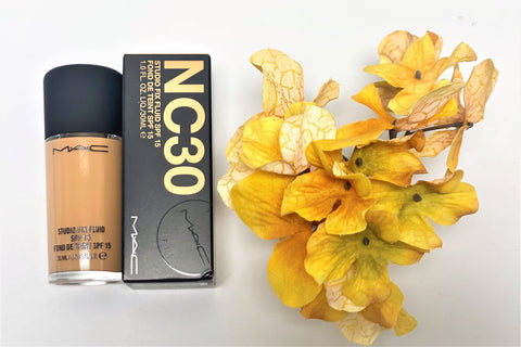 M.A.C STUDIO FIX FLUID SPF 15 FOUNDATION "NC30"